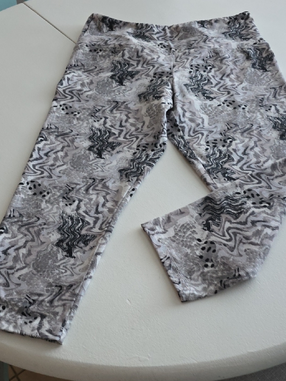 Suavé Women's Black Capri Leggings